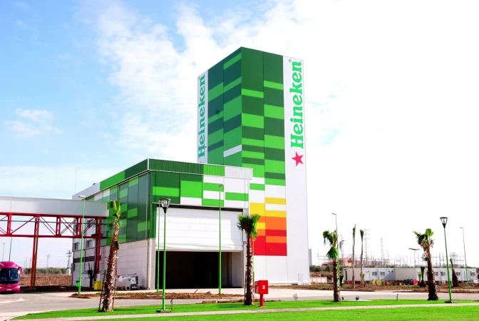 El giro del tercer trimestre en Heineken: menos volumen y más rentabilidad 2 Merca2.es Heineken, cuarta cervecera en EE. UU., lucha por mantener márgenes frente a aranceles y la ofensiva de AB InBev