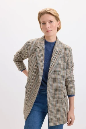 La blazer cruzada de cuadros que marca tendencia esta temporada