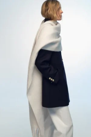 La bufanda de Zara que está arrasando este invierno: diseño, calidad y estilo en una sola pieza