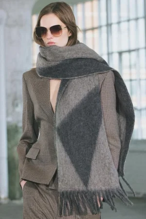 La bufanda jacquard de Zara: comodidad y estilo por 22,95 €