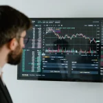 Aunque las Bolsas están caras, merece la pena mantener las posiciones
