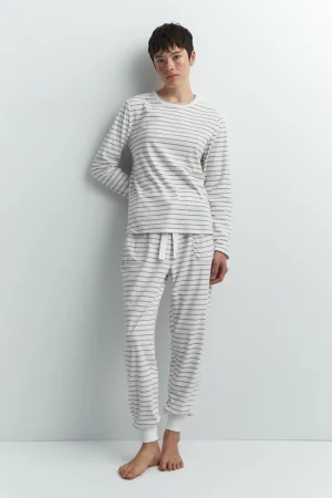 Con estos conjuntos de pijamas de Sfera estarás guapísima hasta durmiendo 16 Merca2.es Pijama polar