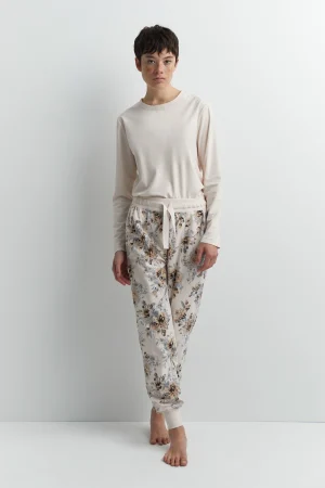 Con estos conjuntos de pijamas de Sfera estarás guapísima hasta durmiendo 20 Merca2.es Pijama polar