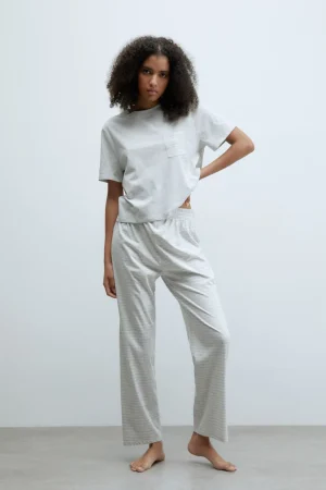 Con estos conjuntos de pijamas de Sfera estarás guapísima hasta durmiendo 19 Merca2.es Pijama rayas