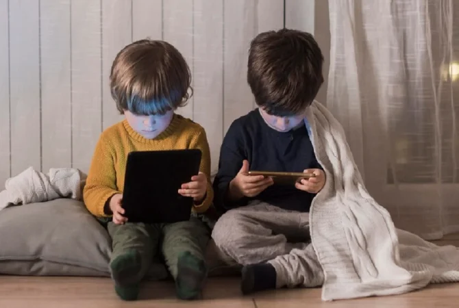 UsoExcesivodePantallas ninos Merca2.es