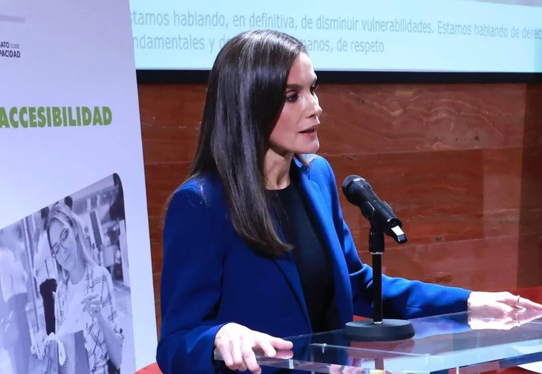 Groundies rebaja las botas futuristas que Letizia Ortiz ya ha puesto de moda para 2025