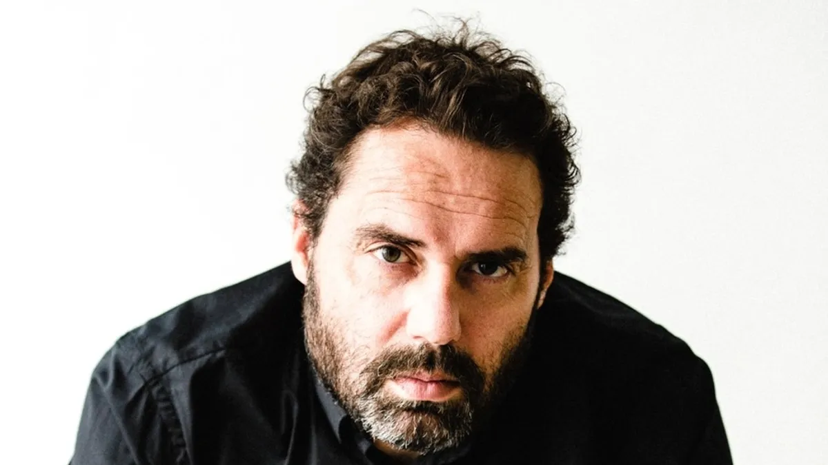 Aitor Gabilondo se alía con una productora americana para abordar la crisis de la colza