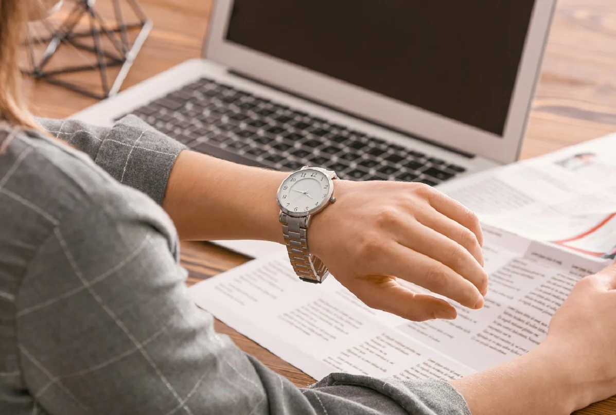 Aplicaciones con IA para control horario y facturación
