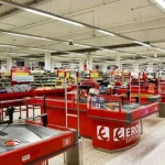 El impacto económico del apagón hace mella en Eroski, Carrefour, Lidl y Dia 16 Merca2.es Estantería Eroski