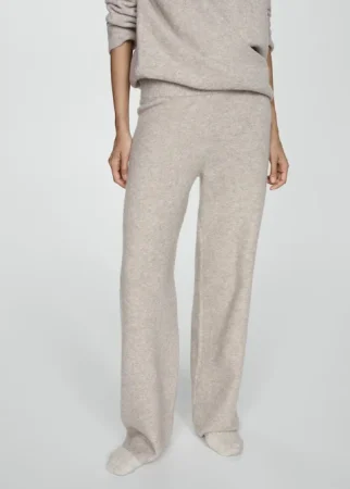 Mango tiene los 5 pantalones anchitos más cómodos y elegantes para vestir en invierno 12 Merca2.es Mango beige