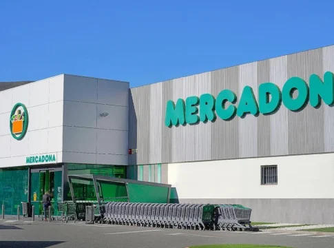 Mercadona, Carrefour y Dia emplean a más de 177 mil españoles Mercadona, Carrefour y Dia emplean a más de 177 mil españoles