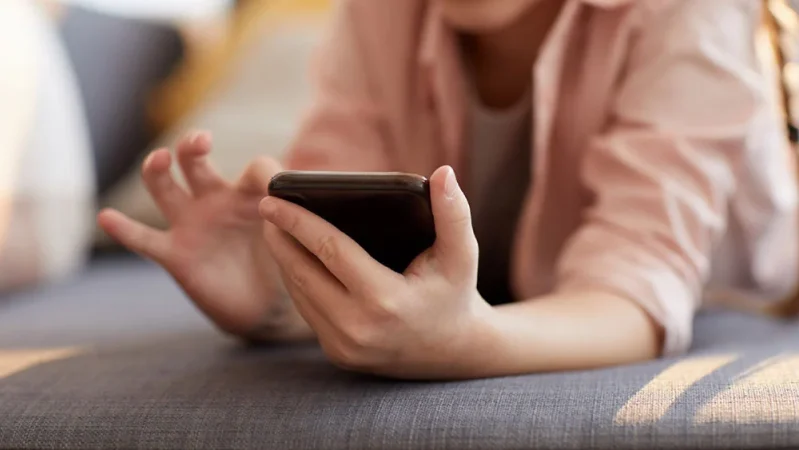 Las recomendaciones que da el Gobierno de España para alejar a los niños de los móviles 1 Merca2.es Móvil Gobierno