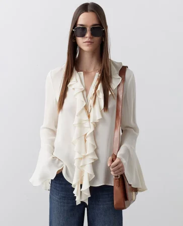 Las 5 blusas más elegantes de Sfera para llevar con vaqueros los fines de semana 64 Merca2.es Sfera volantes