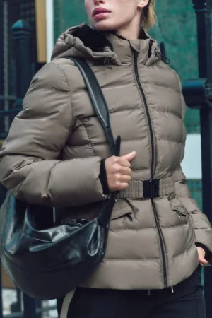 Zara tiene los 5 mejores pantalones anchos para llevar con zapatos planos 9 Merca2.es Zara cinturón