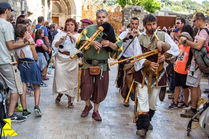 Besalú, el pueblo catalán famoso por su ambiente medieval 68 Merca2.es Ideas para tu día