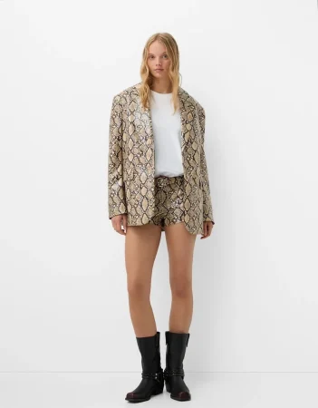 Blazer y  Short efecto piel animal print