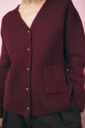 Cárdigan Punto Liso: un toque de elegancia en tu armario