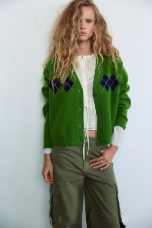 Chaqueta Punto Rombos: la elegancia que tu necesita armario