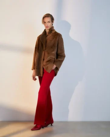 Chaquetón de mujer corto con pelo