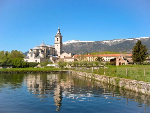 El pueblo a menos de una hora de Madrid donde disfrutar de un patrimonio cultural fuera de lo común 54 Merca2.es El Monasterio de Santa María del Paular, la joya arquitectónica e histórica más querida