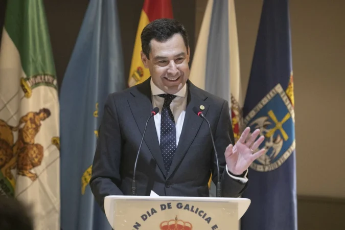 EuropaPress 6303286 presidente junta andalucia juan manuel moreno bonilla recibe insignia oro Merca2.es