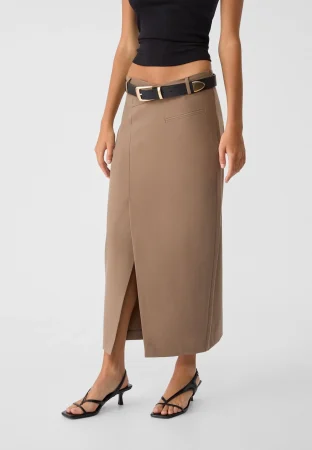 La falda de Stradivarius que está arrasando en ventas esta temporada 34 Merca2.es Falda midi cruzada