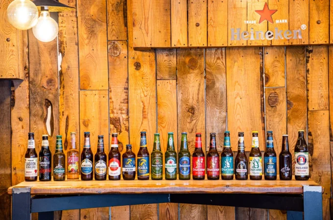 El giro del tercer trimestre en Heineken: menos volumen y más rentabilidad 1 Merca2.es HEINEKEN Espana Informe de Contribucion Merca2.es