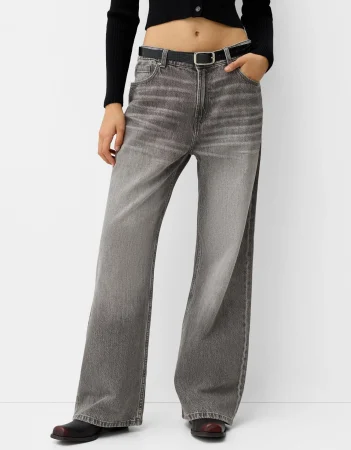 Bershka introduce el jean de tiro alto que estiliza y alarga la figura 55 Merca2.es Jeans baggy