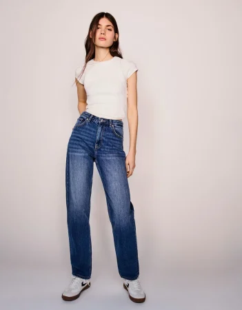 Bershka introduce el jean de tiro alto que estiliza y alarga la figura 52 Merca2.es Jeans mom high rise confort