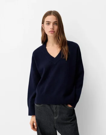 El jersey oversize de Bershka que todas quieren: confort, estilo y gran precio 24 Merca2.es Jersey cuello pico oversize