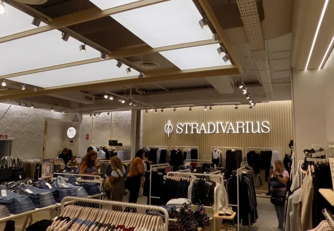 3. Camisa amarilla mantequilla: color tendencia