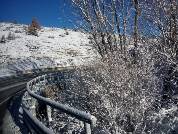 Es mejor que tengas en cuenta esto de la DGT si estos días vas a conducir en carreteras nevadas 60 Merca2.es La nieve invade Espana en estos lugares vamos a llegar a mas de 1 metro 7 Merca2.es