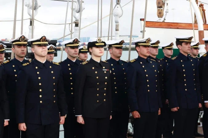 El fotógrafo que pilló a la princesa Leonor en la playa cuenta lo que captó y se explica el revuelo 13 Merca2.es El contexto: la travesía del Juan Sebastián Elcano y la exposición de Leonor