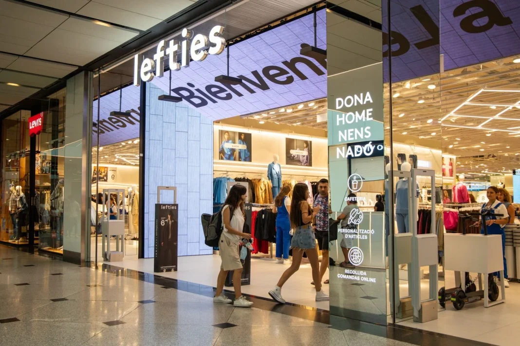 5 sudaderas de Lefties tan cómodas que no querrás quitártelas ni para ducharte