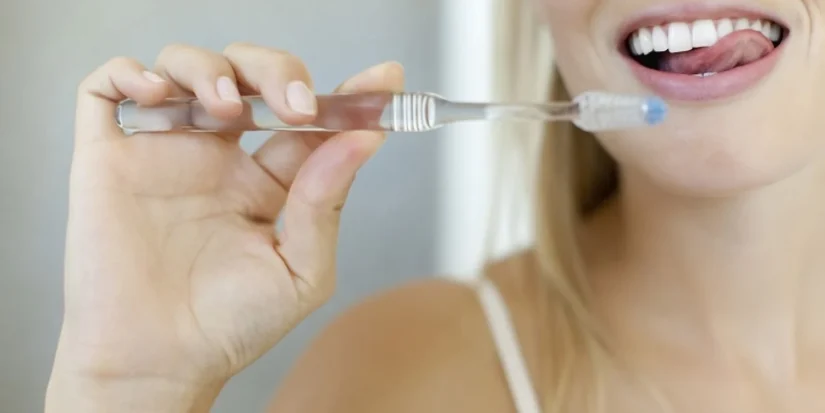 No dejes nunca el cepillo de dientes en este sitio, es por tu propia salud 131 Merca2.es ¿Es sano compartir un cepillo de dientes?