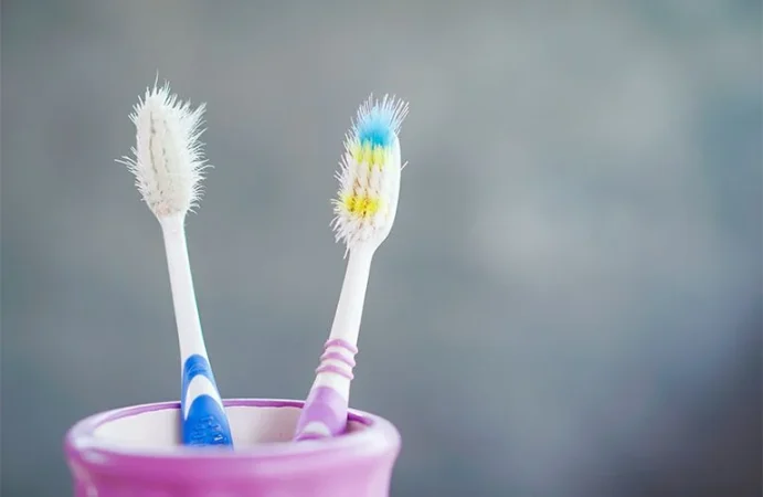 No dejes nunca el cepillo de dientes en este sitio, es por tu propia salud 125 Merca2.es Los peores sitios pata dejar el cepillo de dientes