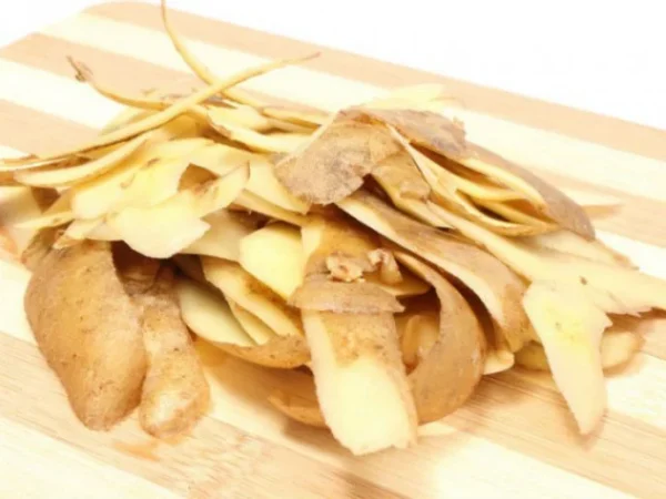 ¿Qué obtienes al reutilizar la piel de las patatas