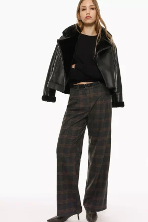 Lefties arrasa con su colección de básicos para empezar el año con estilo y sin gastar de más 15 Merca2.es Pantalón wide leg cinturón