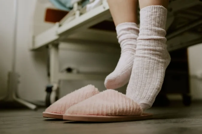 La sorprendente tendencia laboral: trabajar sin zapatos para potenciar la creatividad y el bienestar 2 Merca2.es Trabajar cómodo: Una tendencia que cruza fronteras