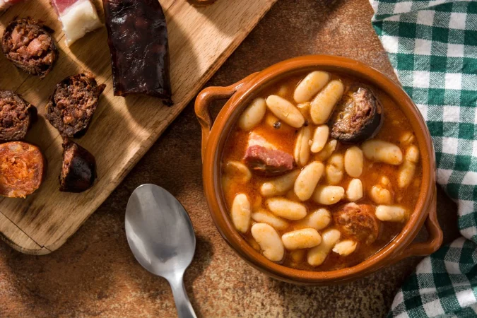 Ingredientes esenciales para una fabada auténtica