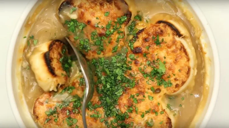 Reconfortante sopa de cebolla con huevo y jamón 81 Merca2.es 3. Atrévete a experimentar con el huevo