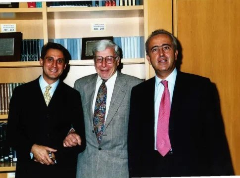 Robert Edwards con los profesores Pellicer y Remohí