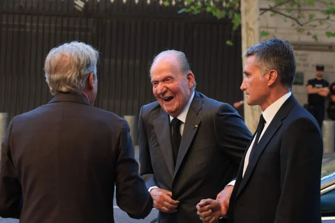 Un famoso cantante llama "capo de una familia mafiosa" a Juan Carlos I en directo 97 Merca2.es Fuertes declaraciones de Ramoncín sobre Juan Carlos I, recogidas por vanidades.com/realeza