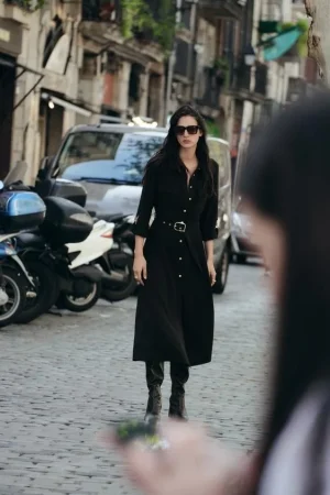 El vestido tendencia de Zara para brillar este año nuevo elegante, cómodo y perfecto para cualquier ocasión 29 Merca2.es VESTIDO MIDI CINTURÓN