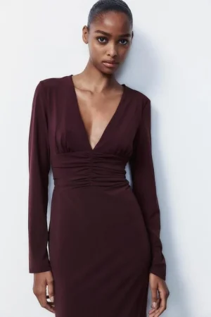 Este vestido de Zara es ideal si tienes curvas y quieres resaltar tu figura 14 Merca2.es VESTIDO MIDI DRAPEADO