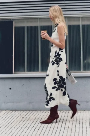 Este vestido de Zara es ideal si tienes curvas y quieres resaltar tu figura 16 Merca2.es VESTIDO MIDI ESTAMPADO