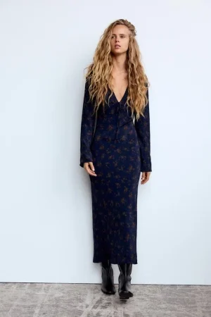 El vestido tendencia de Zara para brillar este año nuevo elegante, cómodo y perfecto para cualquier ocasión 31 Merca2.es VESTIDO MIDI ESTAMPADO FLORES