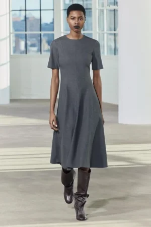 Este vestido de Zara es ideal si tienes curvas y quieres resaltar tu figura 13 Merca2.es VESTIDO MIDI GODETS ZW COLLECTION