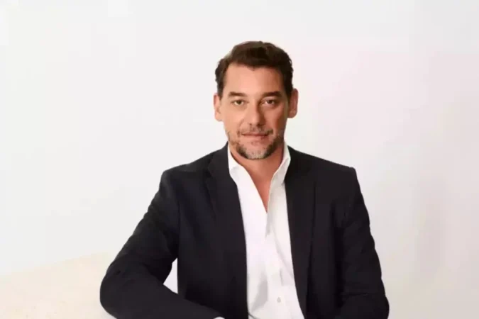 La familia Andic mantiene su confianza en Toni Ruiz que será el nuevo Presidente de Mango 2 Merca2.es Jonathan Andic.