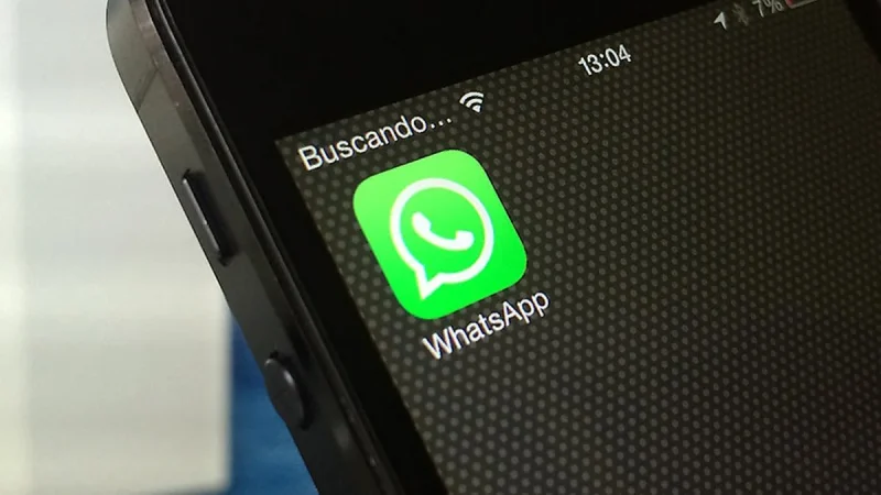 Modo avión y WhatsApp: la combinación que rompe el doble check azul sin que el remitente lo sepa 28 Merca2.es Adiós WhatsApp, la lista de móviles que quedan fuera desde el 1 de febrero
